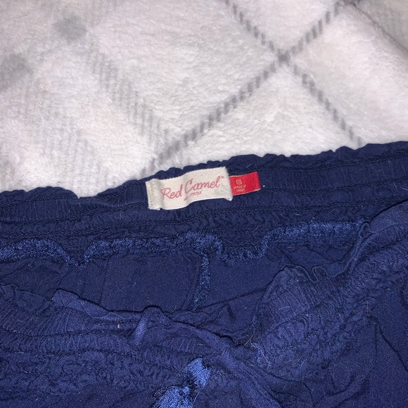 Red camel flowy embroidered shorts - Picture 4 of 4